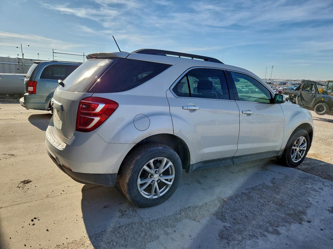 2017 CHEVROLET EQUINOX LT photo 3