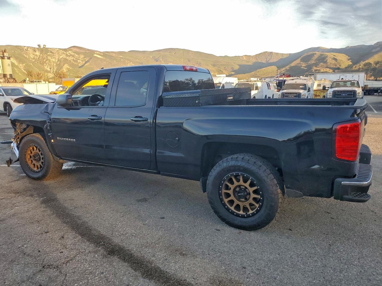 2014 CHEVROLET SILVERADO C1500 LT photo 3