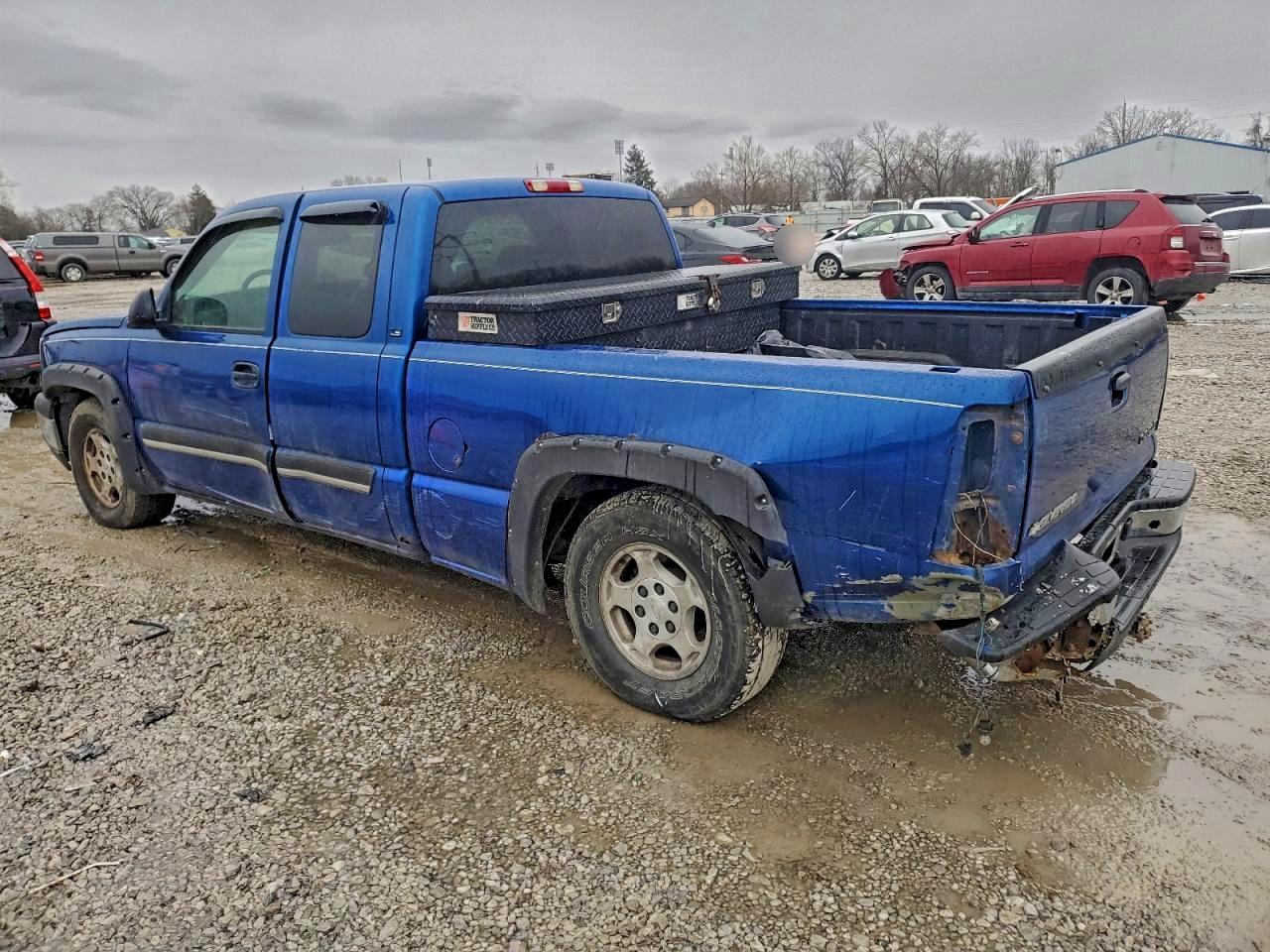 2004 CHEVROLET SILVERADO C1500 photo 2
