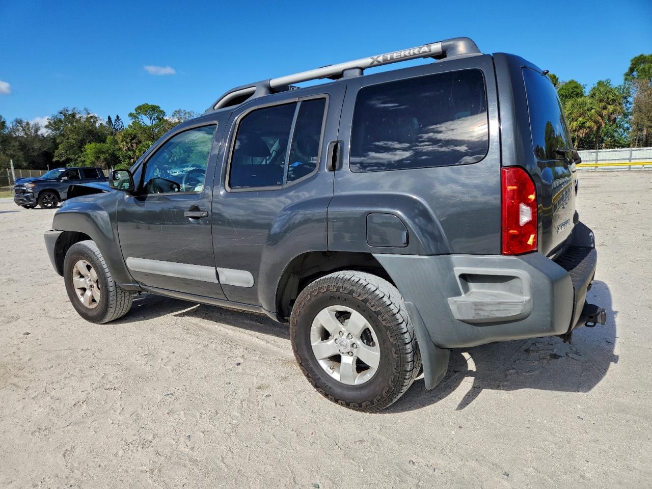2013 NISSAN XTERRA X photo 2