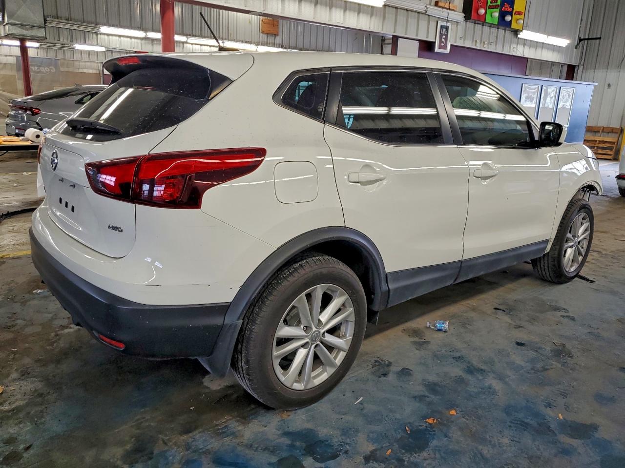 2018 NISSAN ROGUE SPORT S photo 3