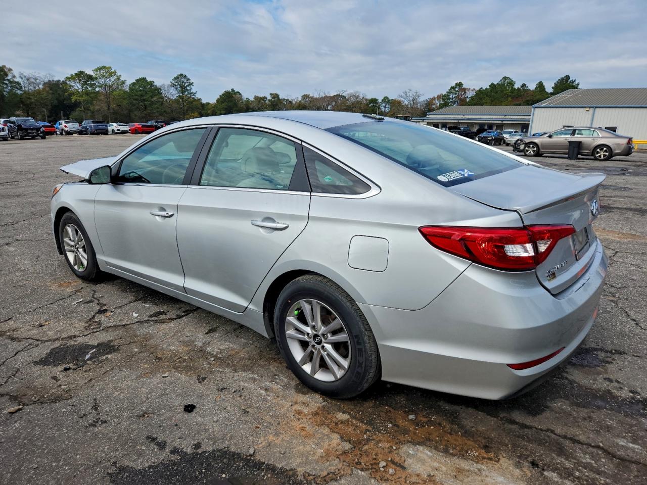 2015 HYUNDAI SONATA SE photo 2