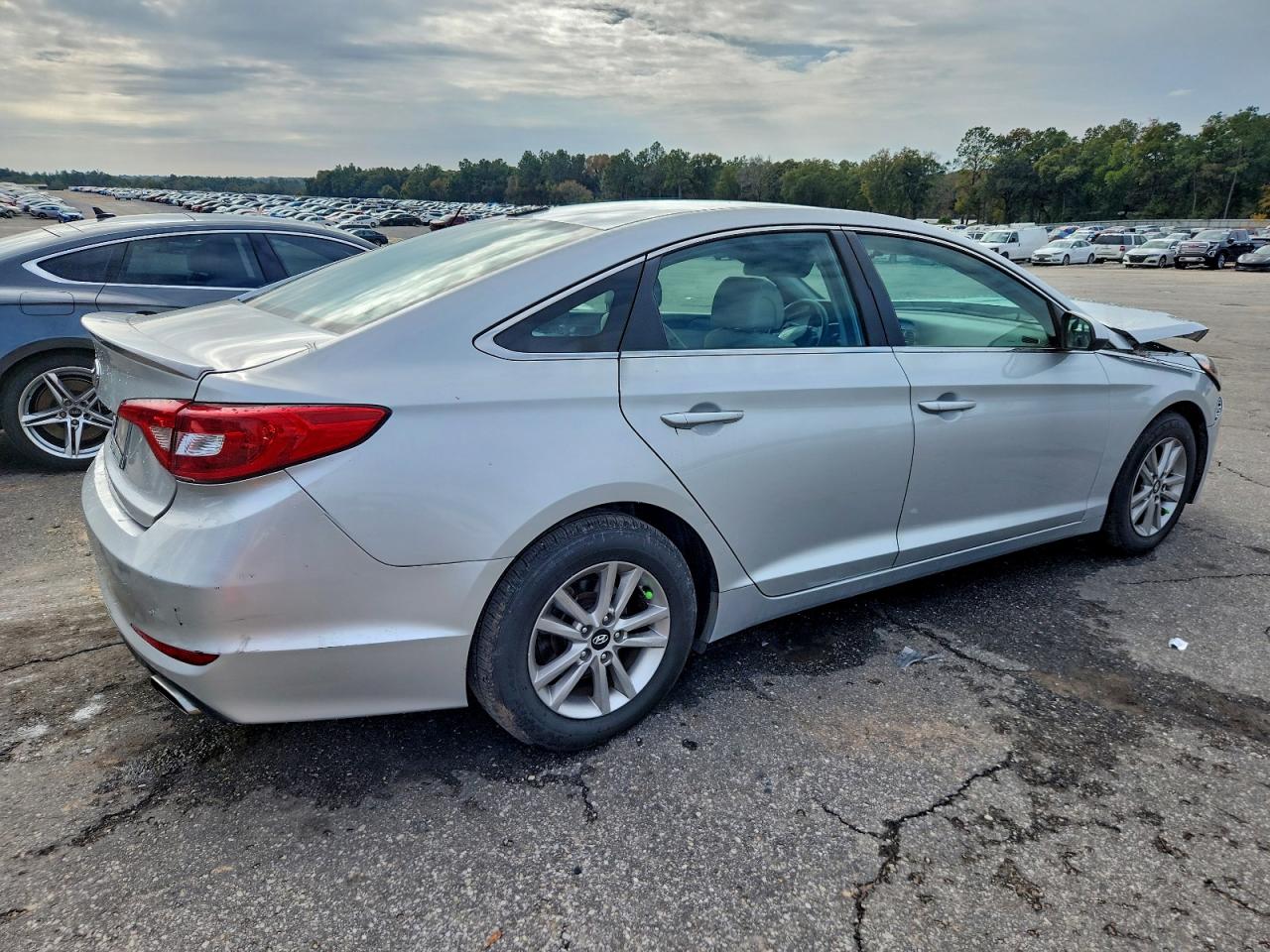 2015 HYUNDAI SONATA SE photo 3