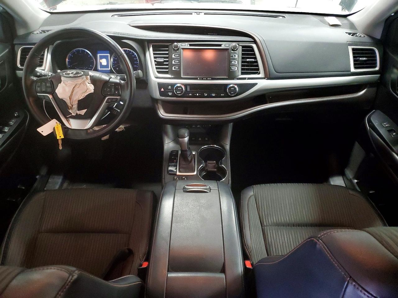 2018 TOYOTA HIGHLANDER LE photo 15