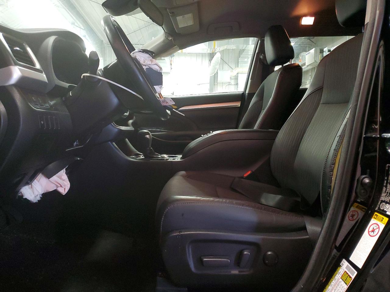 2018 TOYOTA HIGHLANDER LE photo 13