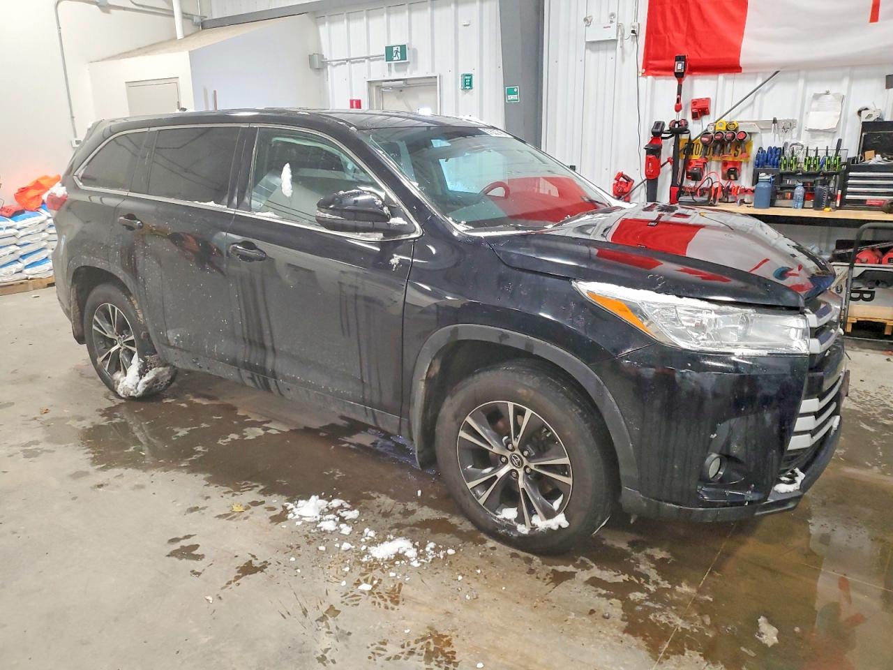 2018 TOYOTA HIGHLANDER LE photo 7