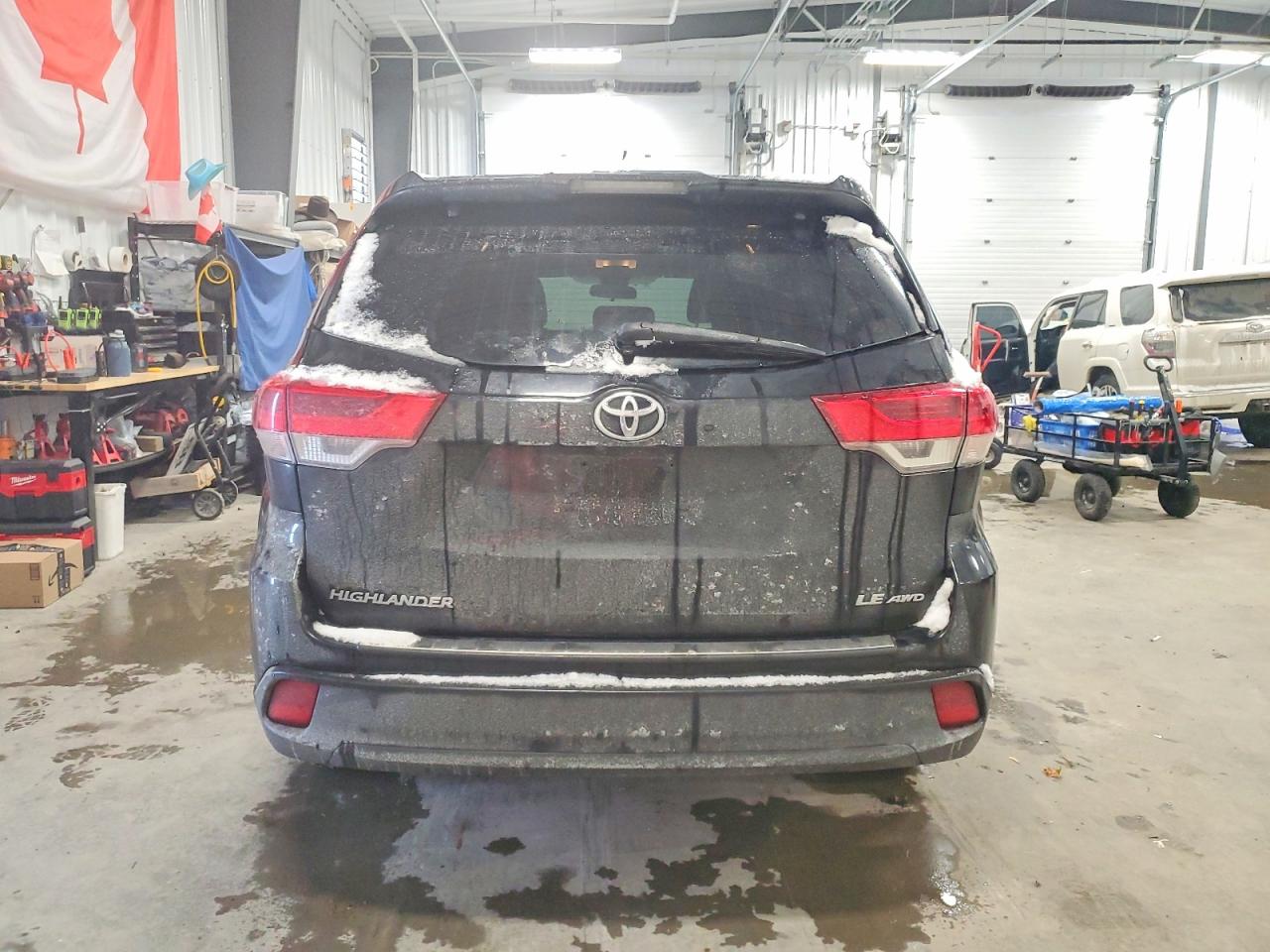 2018 TOYOTA HIGHLANDER LE photo 11