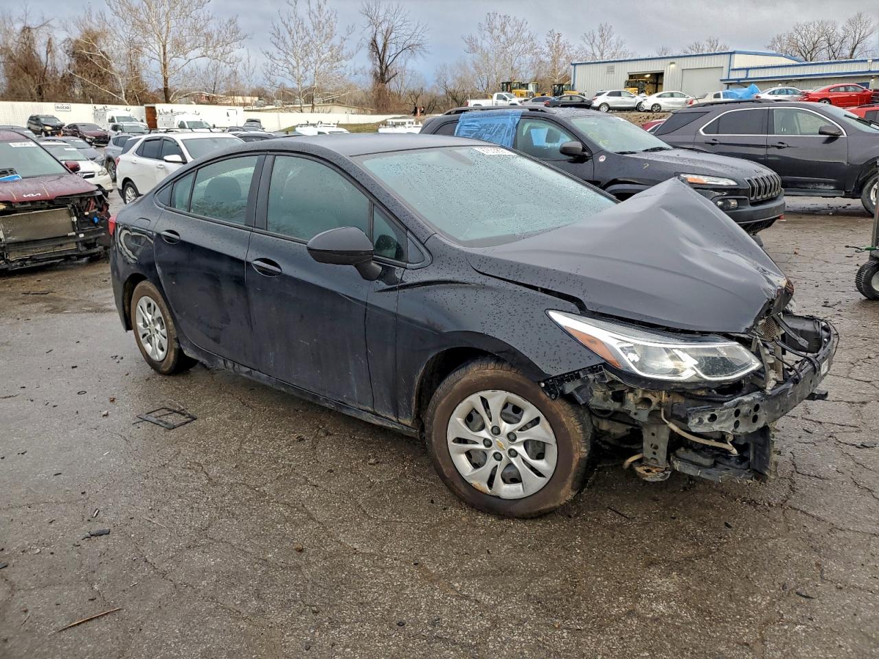 2019 CHEVROLET CRUZE photo 4