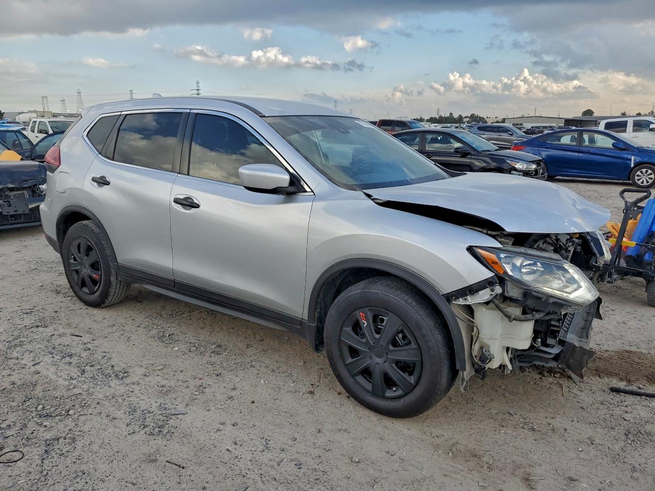 2019 NISSAN ROGUE S photo 4