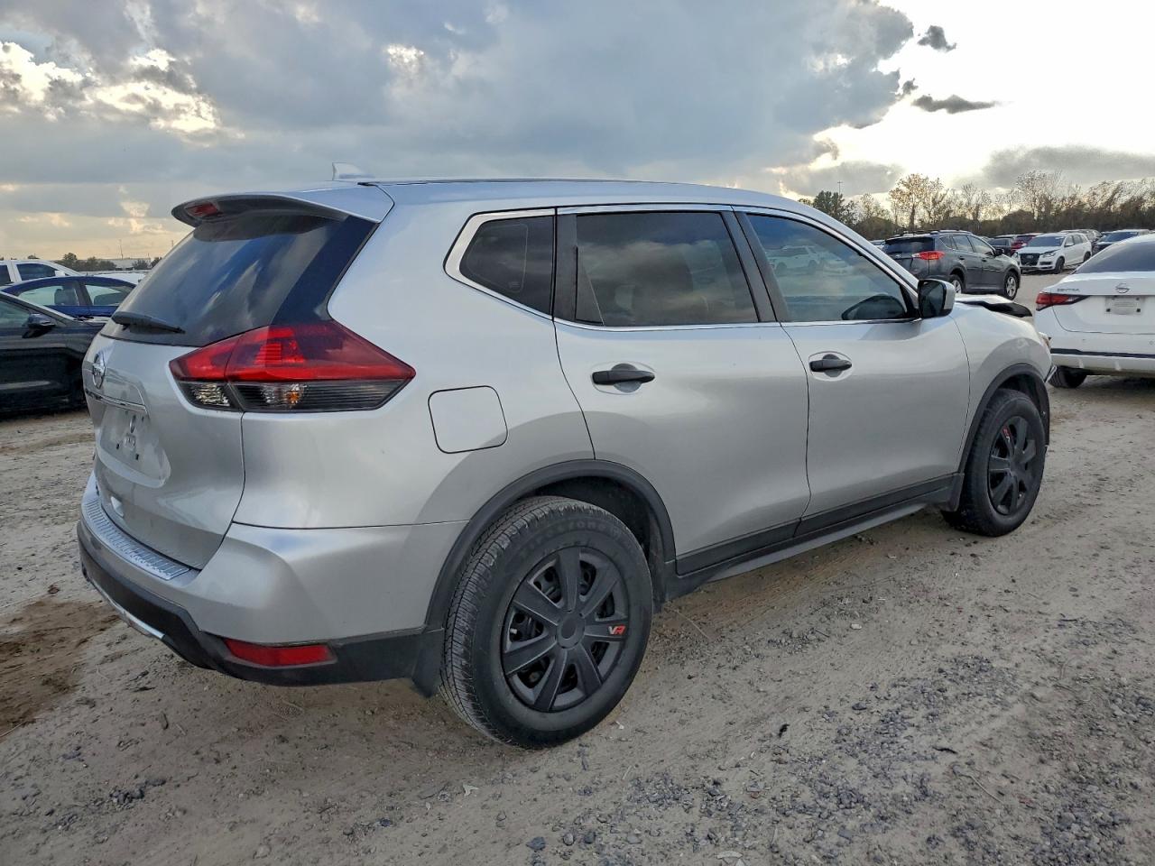 2019 NISSAN ROGUE S photo 3