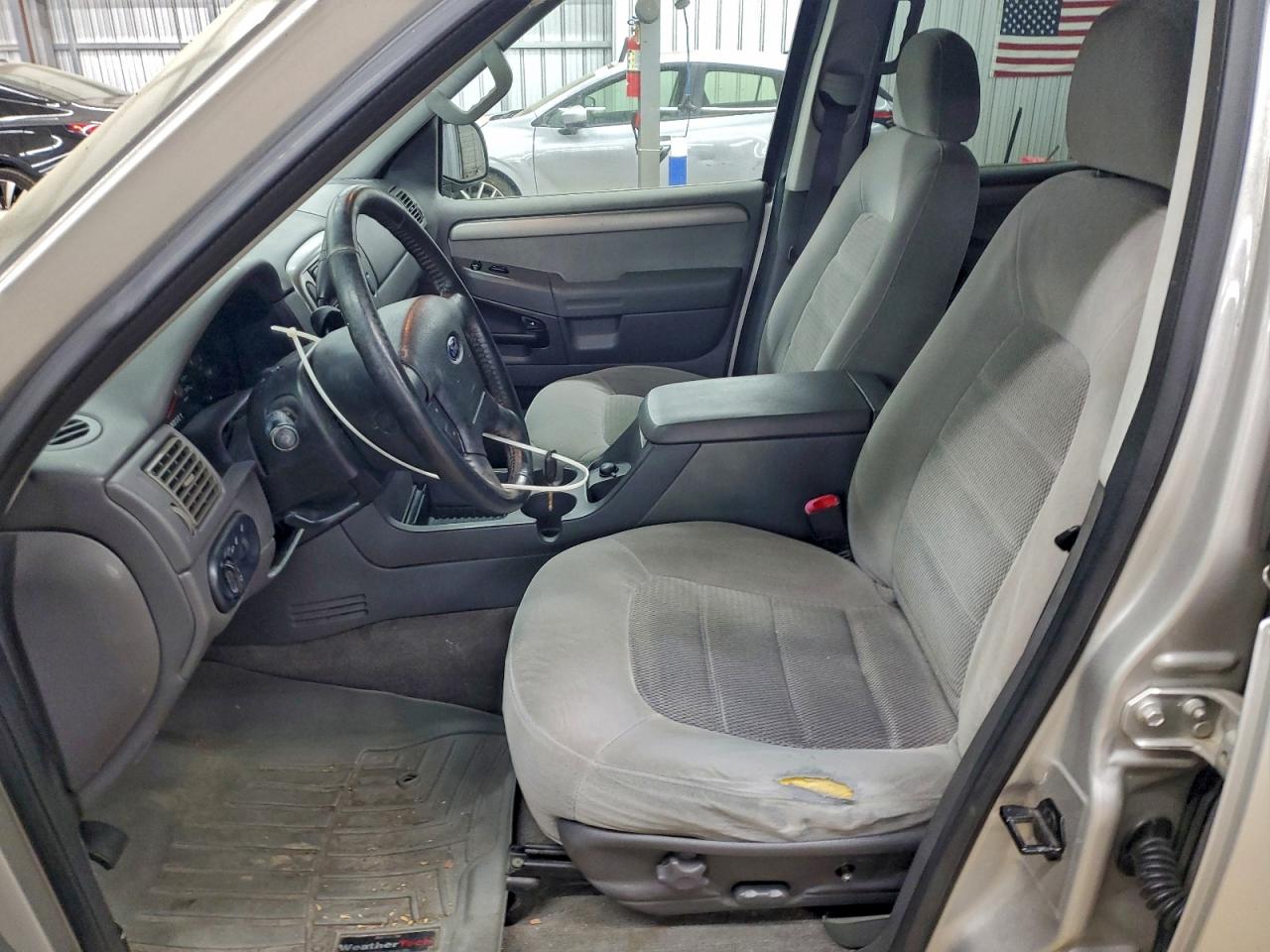 2004 FORD EXPLORER XLT photo 7