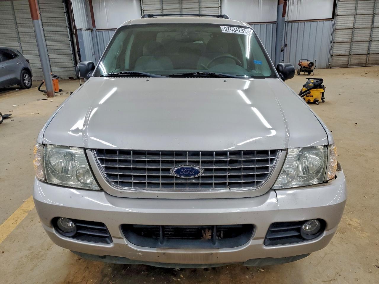 2004 FORD EXPLORER XLT photo 5