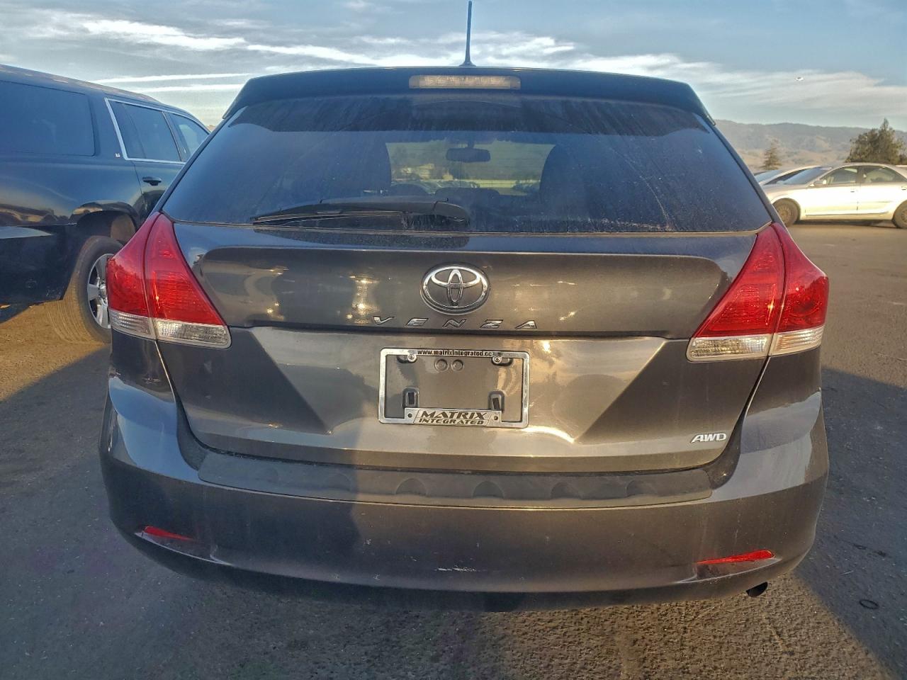 2012 TOYOTA VENZA LE photo 6