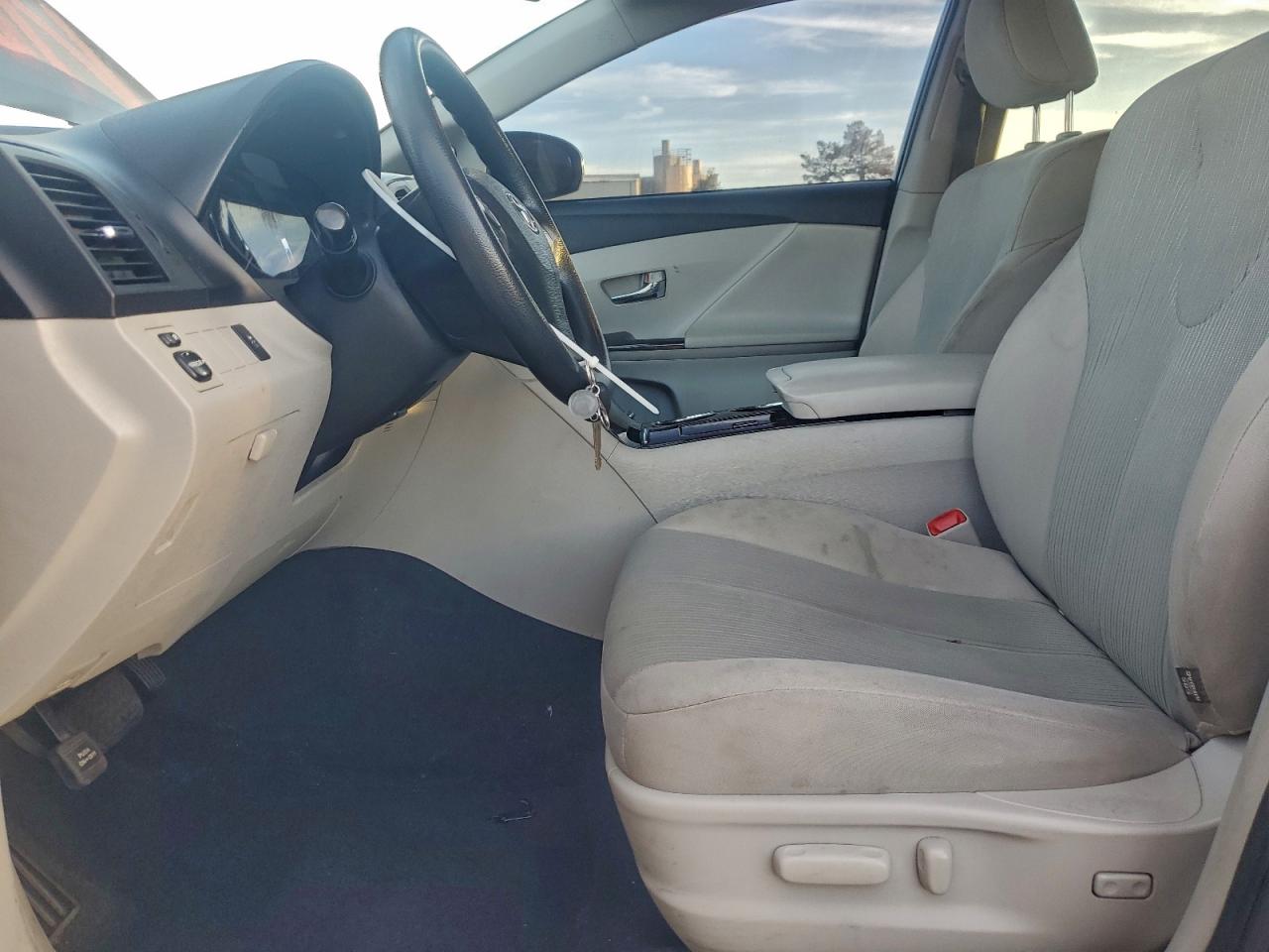 2012 TOYOTA VENZA LE photo 7