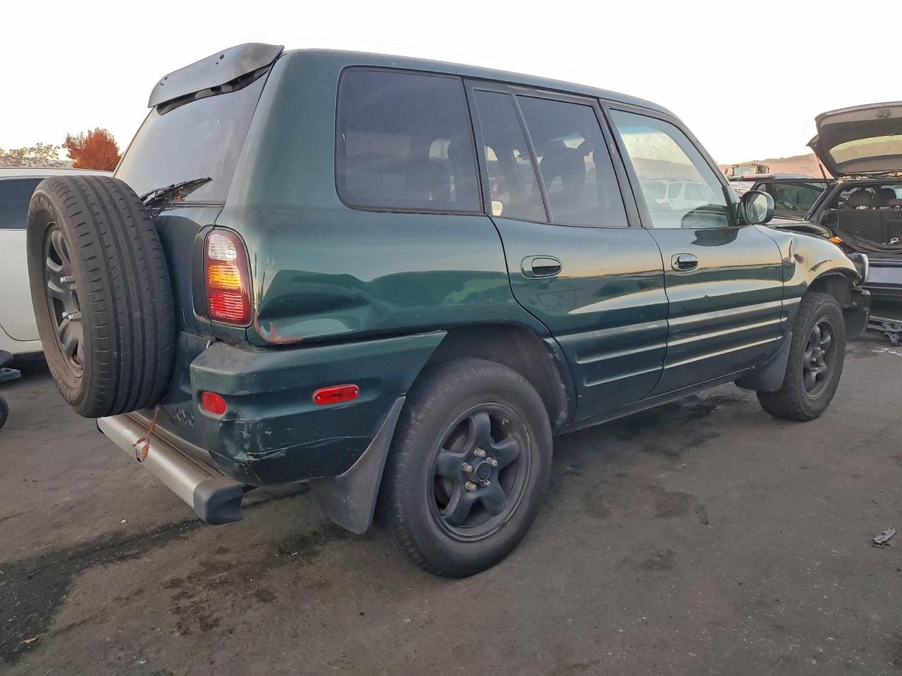 2000 TOYOTA RAV4 photo 3