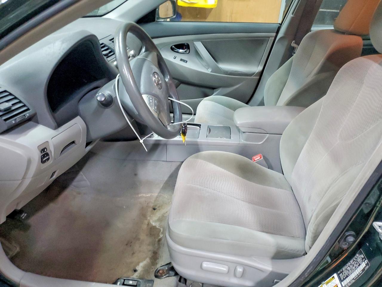2010 TOYOTA CAMRY BASE photo 7