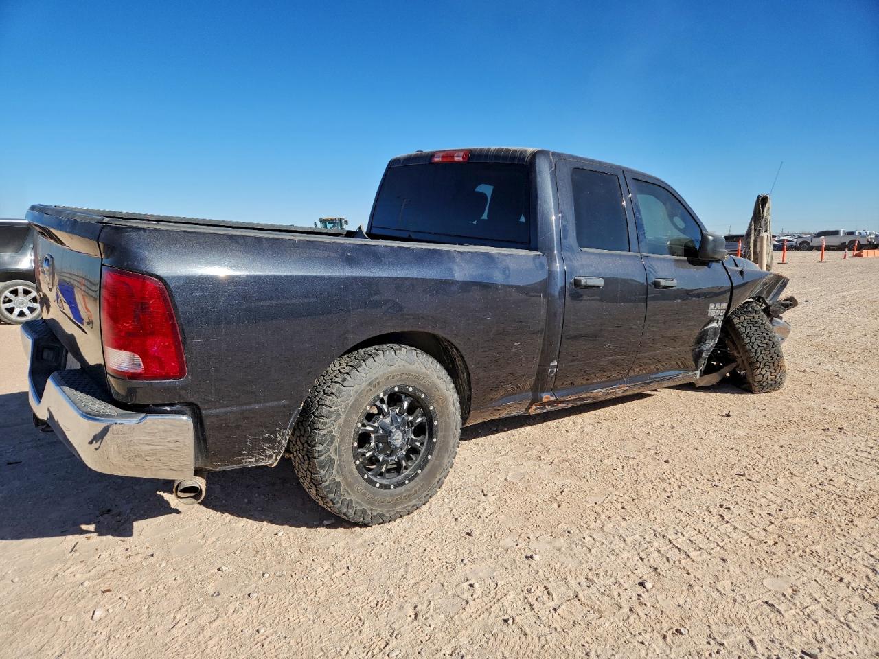 2019 RAM 1500 CLASSIC TRADESMAN photo 3
