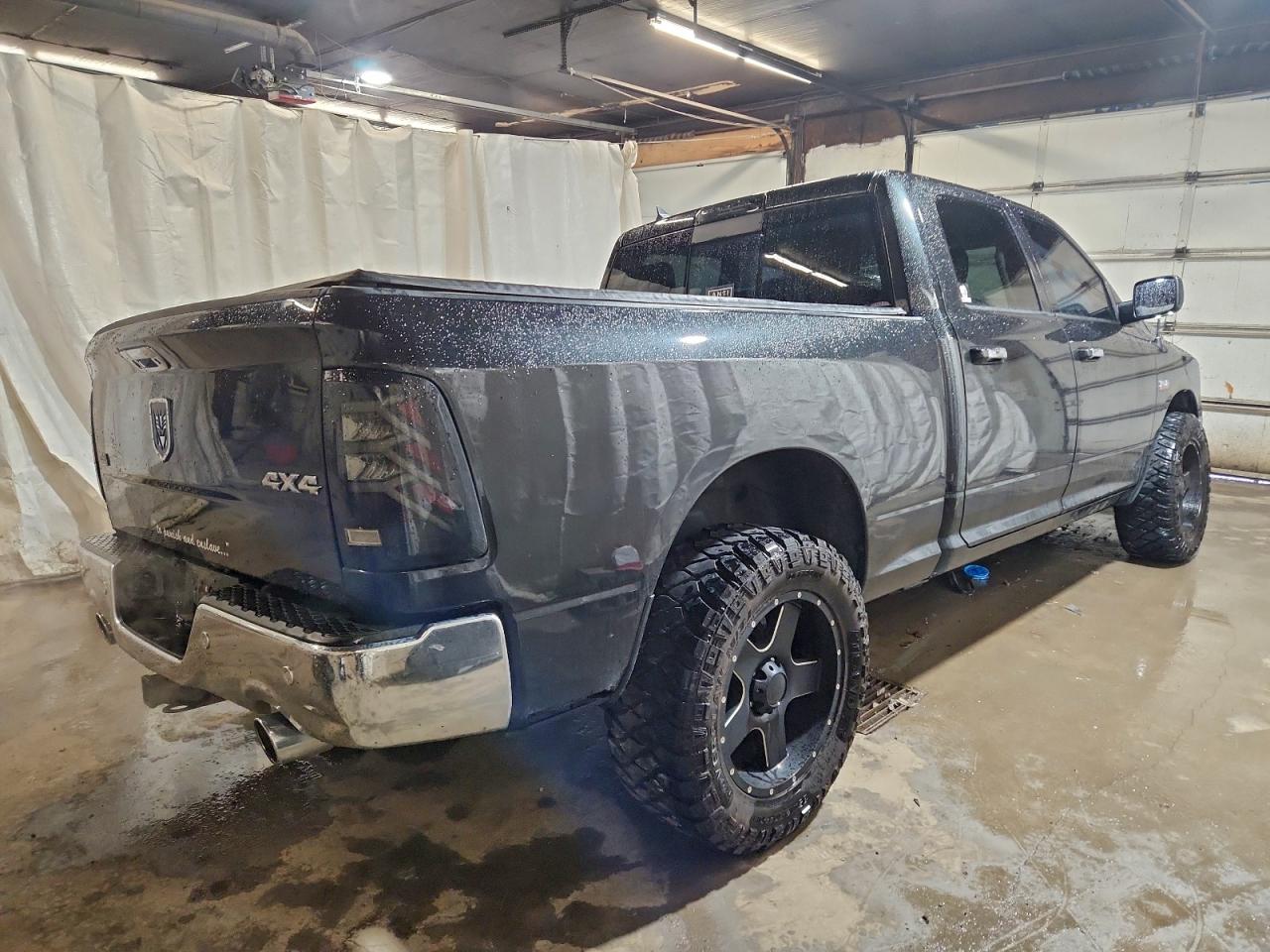 2017 RAM 1500 SLT photo 3
