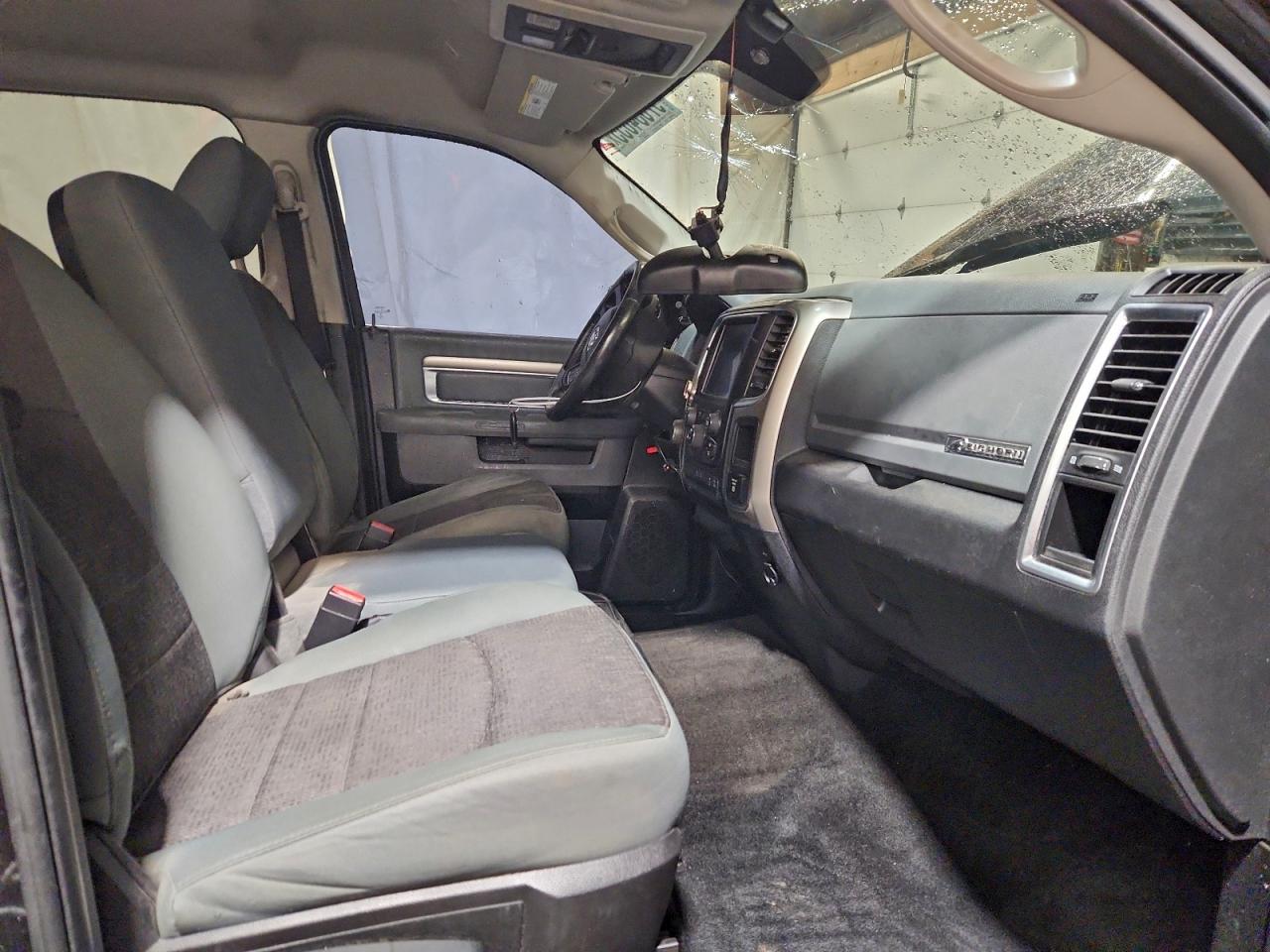 2017 RAM 1500 SLT photo 7