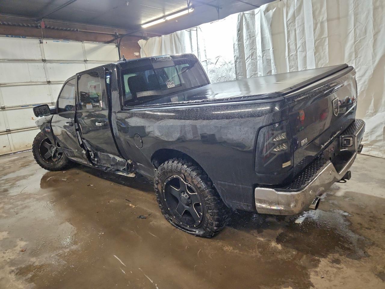2017 RAM 1500 SLT photo 2