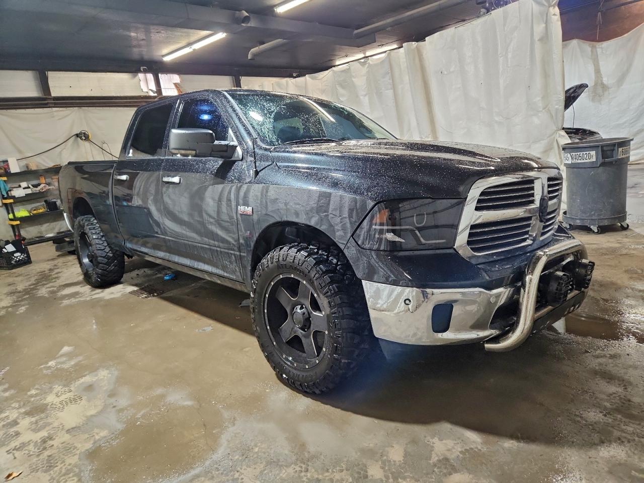 2017 RAM 1500 SLT photo 4