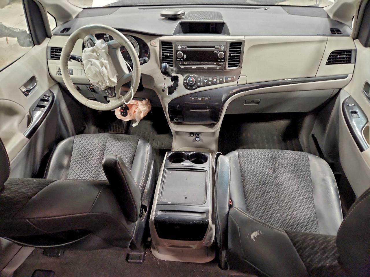 2014 TOYOTA SIENNA SPORT photo 8