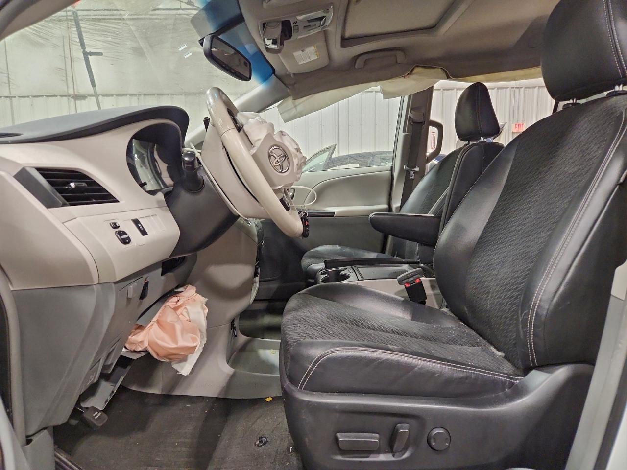 2014 TOYOTA SIENNA SPORT photo 7