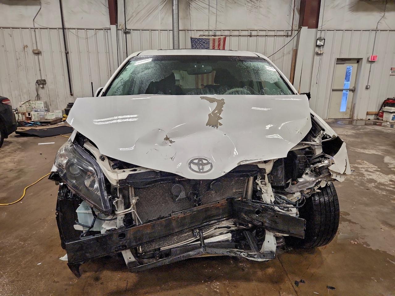 2014 TOYOTA SIENNA SPORT photo 5