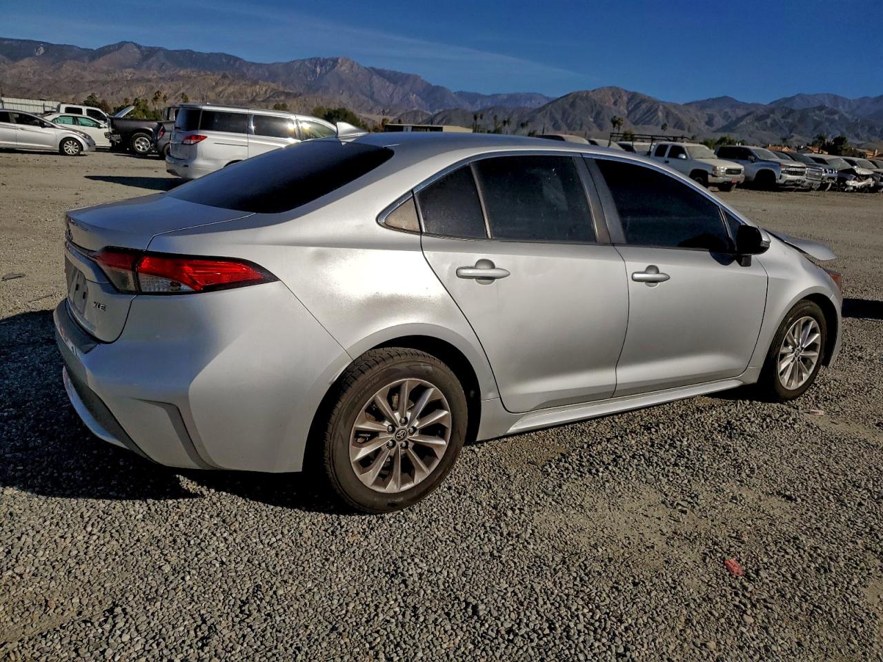 2020 TOYOTA COROLLA XLE photo 3