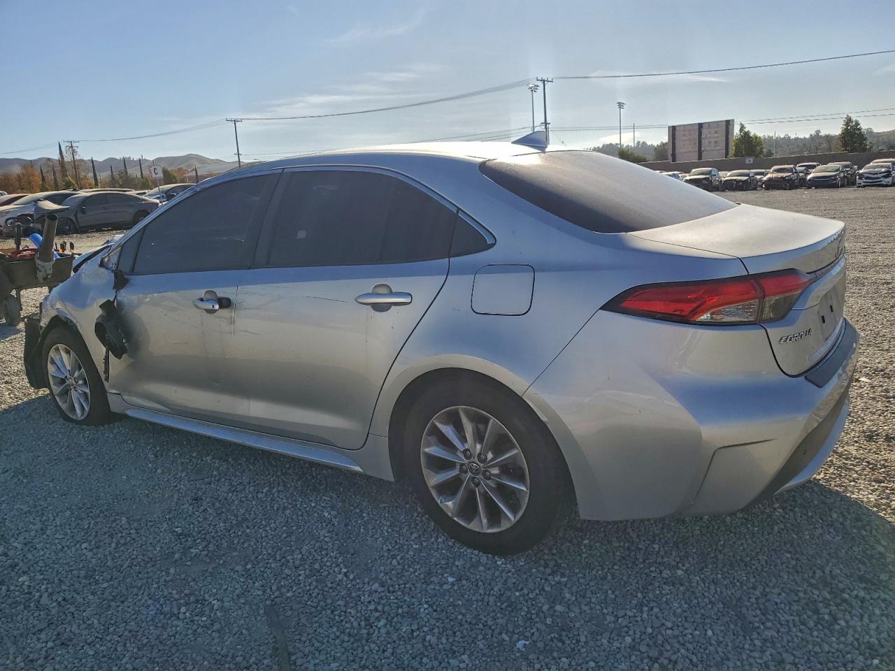 2020 TOYOTA COROLLA XLE photo 2