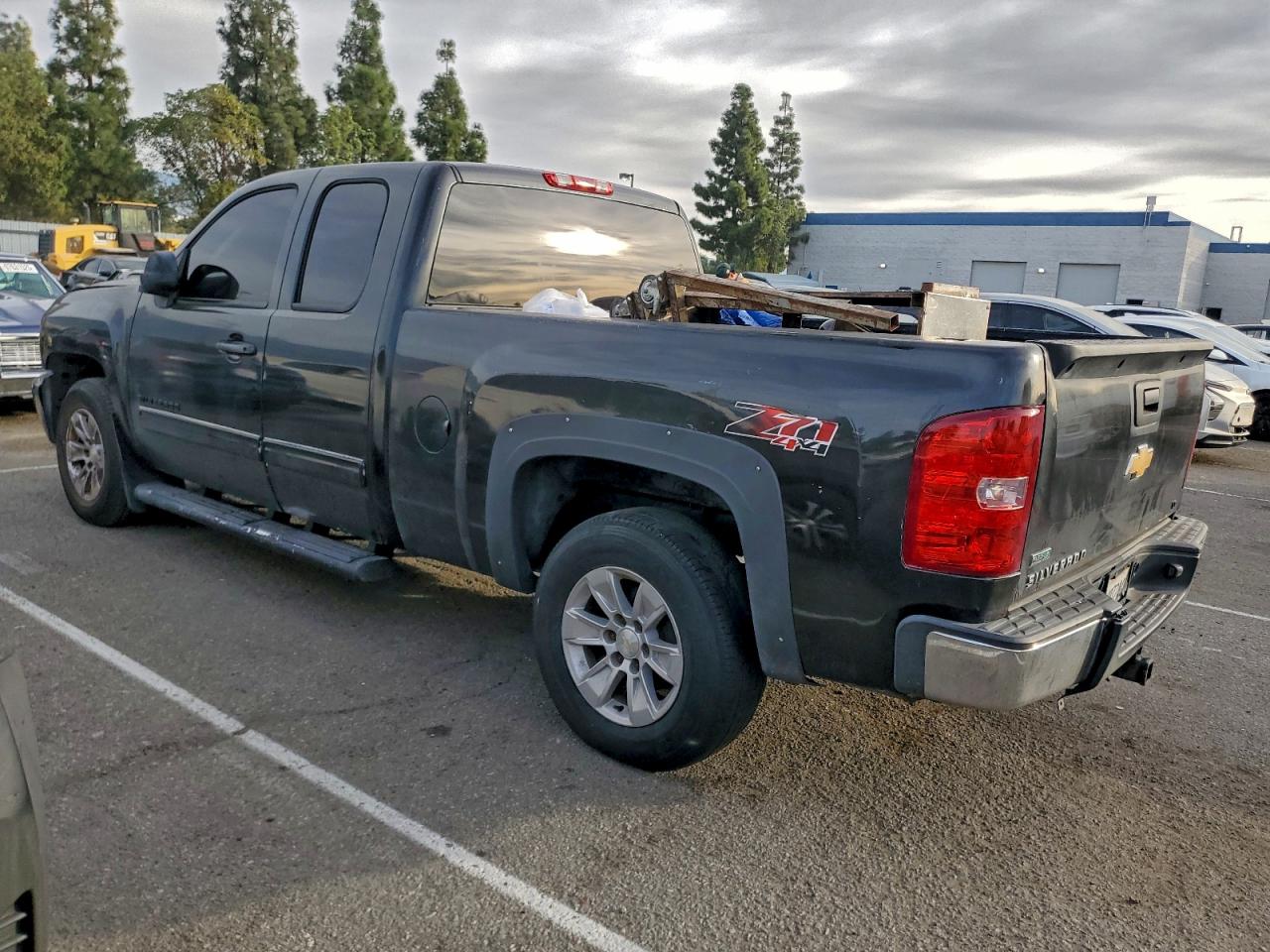 2010 CHEVROLET SILVERADO K1500 LT photo 4