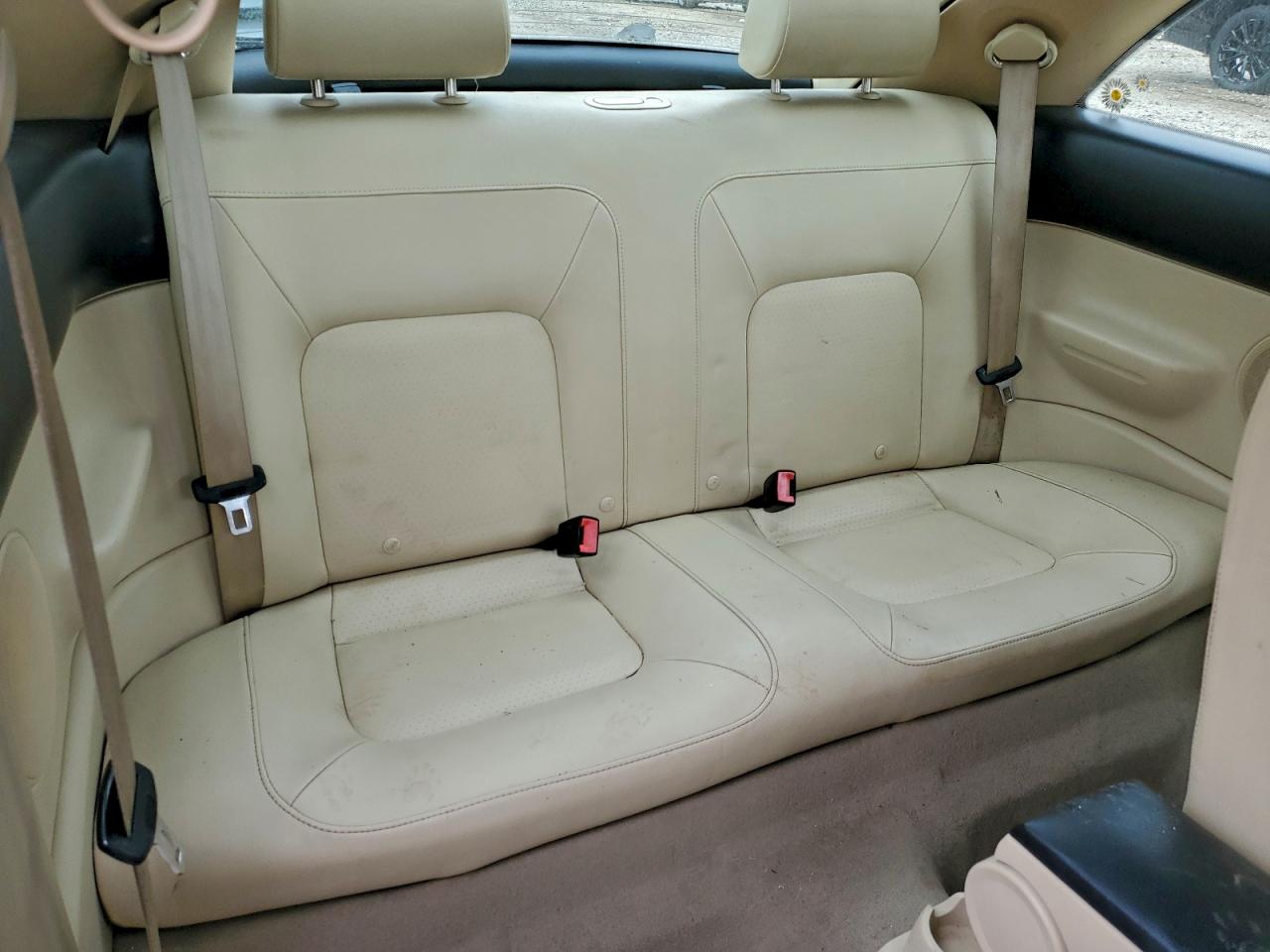 2010 VOLKSWAGEN NEW BEETLE photo 10