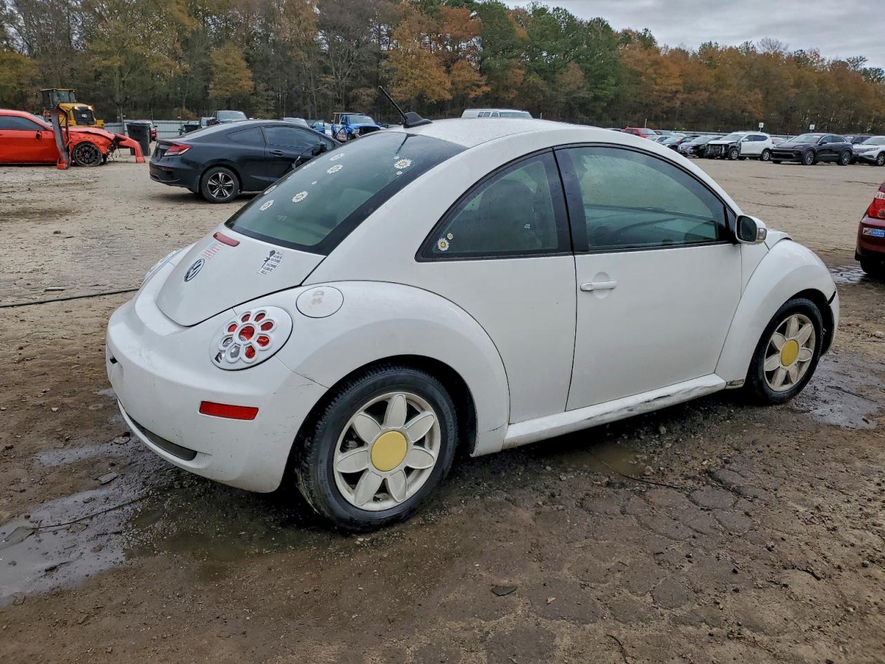 2010 VOLKSWAGEN NEW BEETLE photo 3