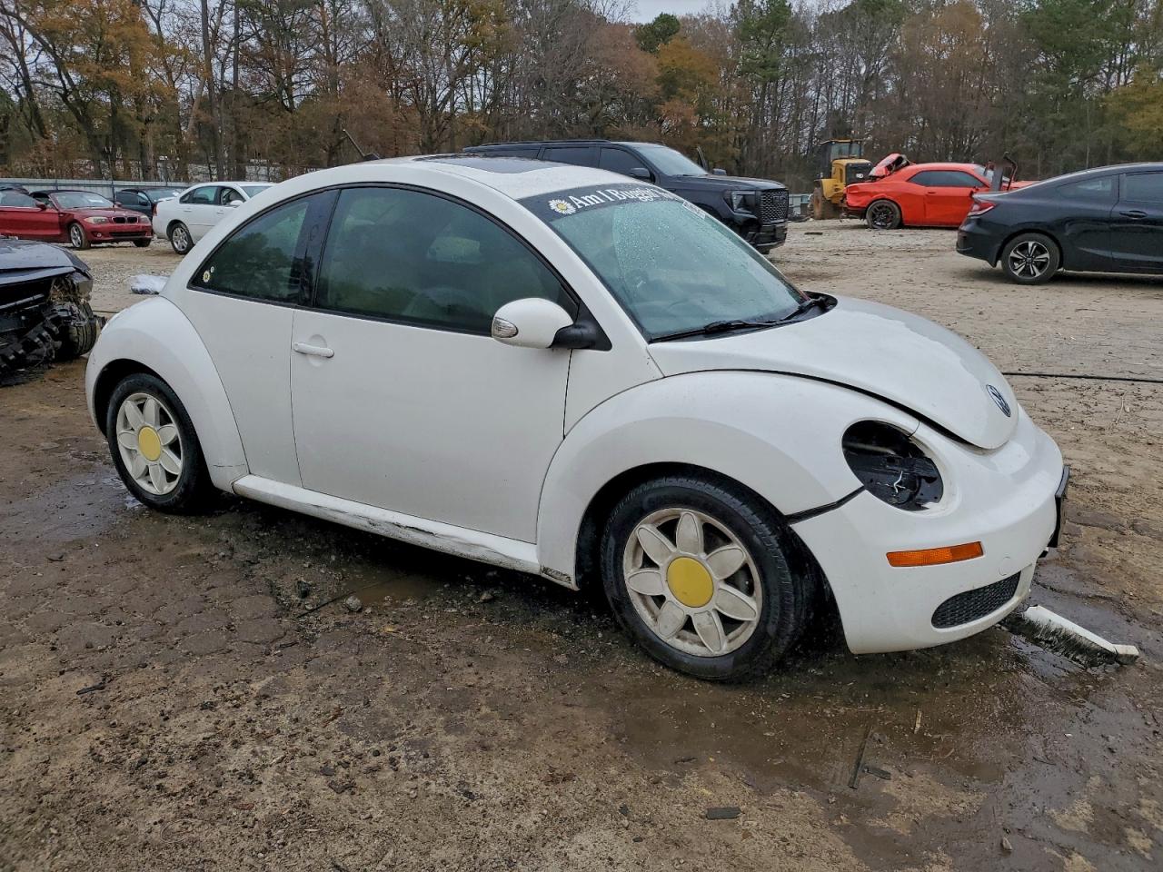 2010 VOLKSWAGEN NEW BEETLE photo 4
