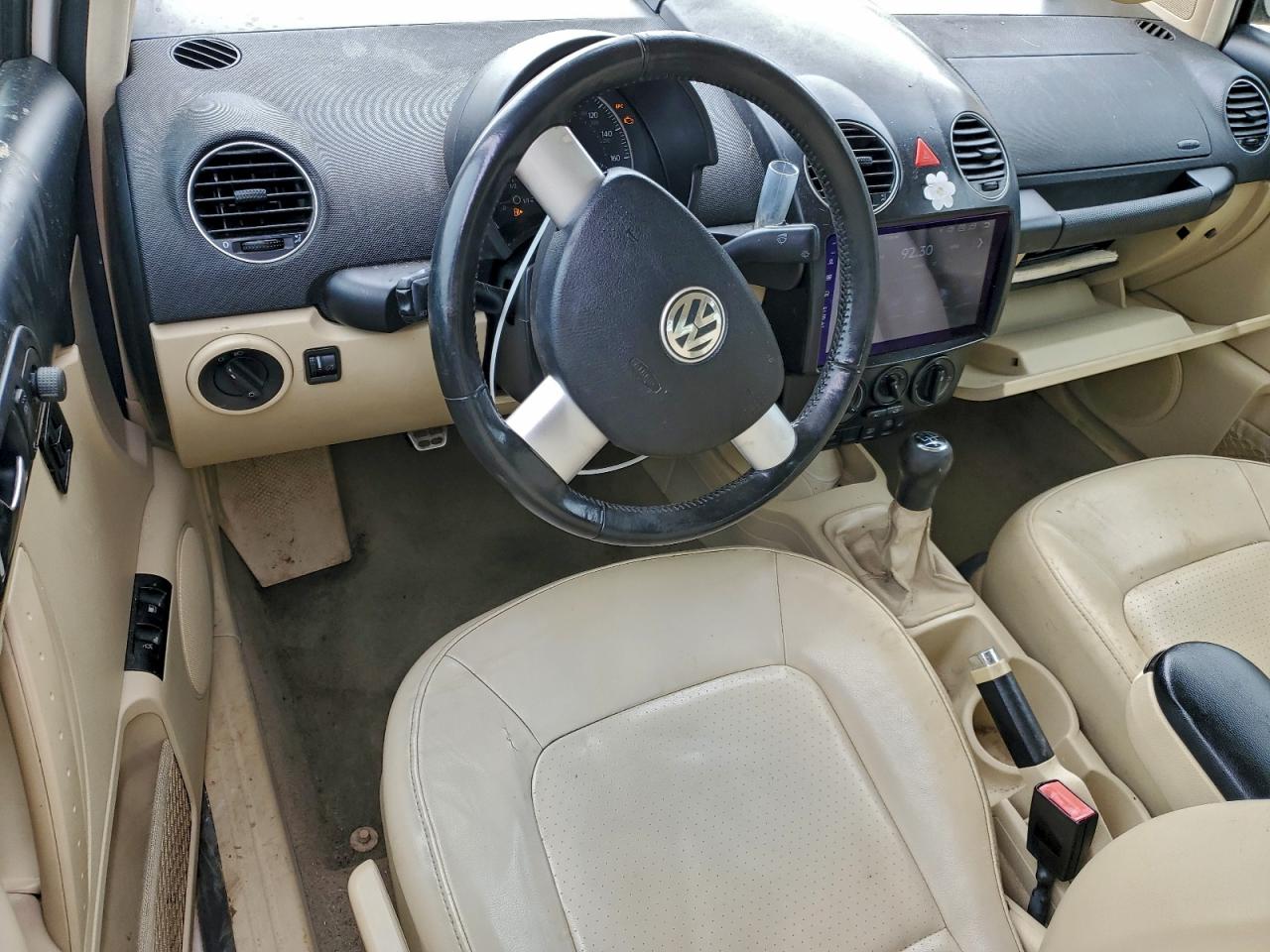 2010 VOLKSWAGEN NEW BEETLE photo 8