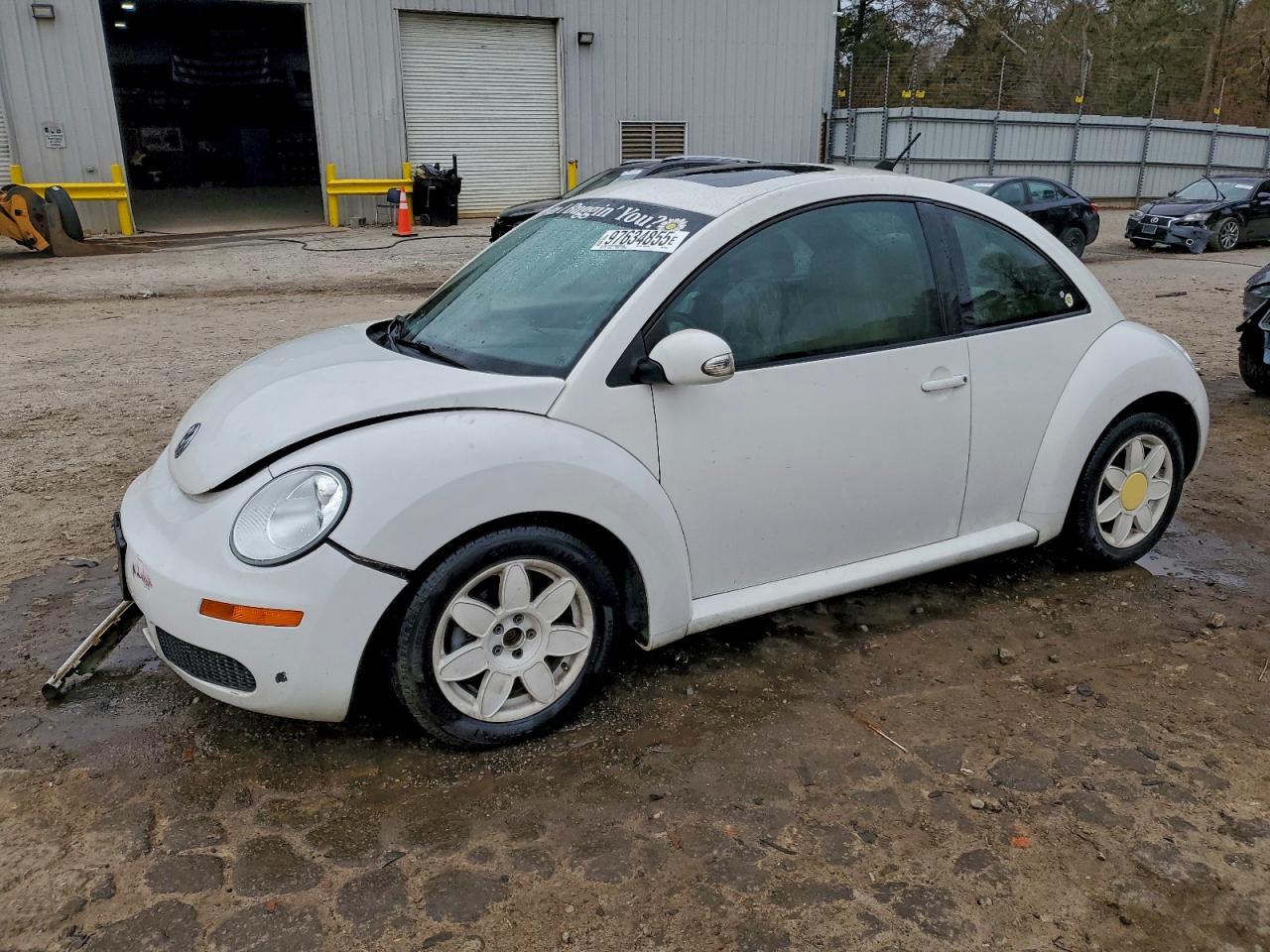 2010 VOLKSWAGEN NEW BEETLE