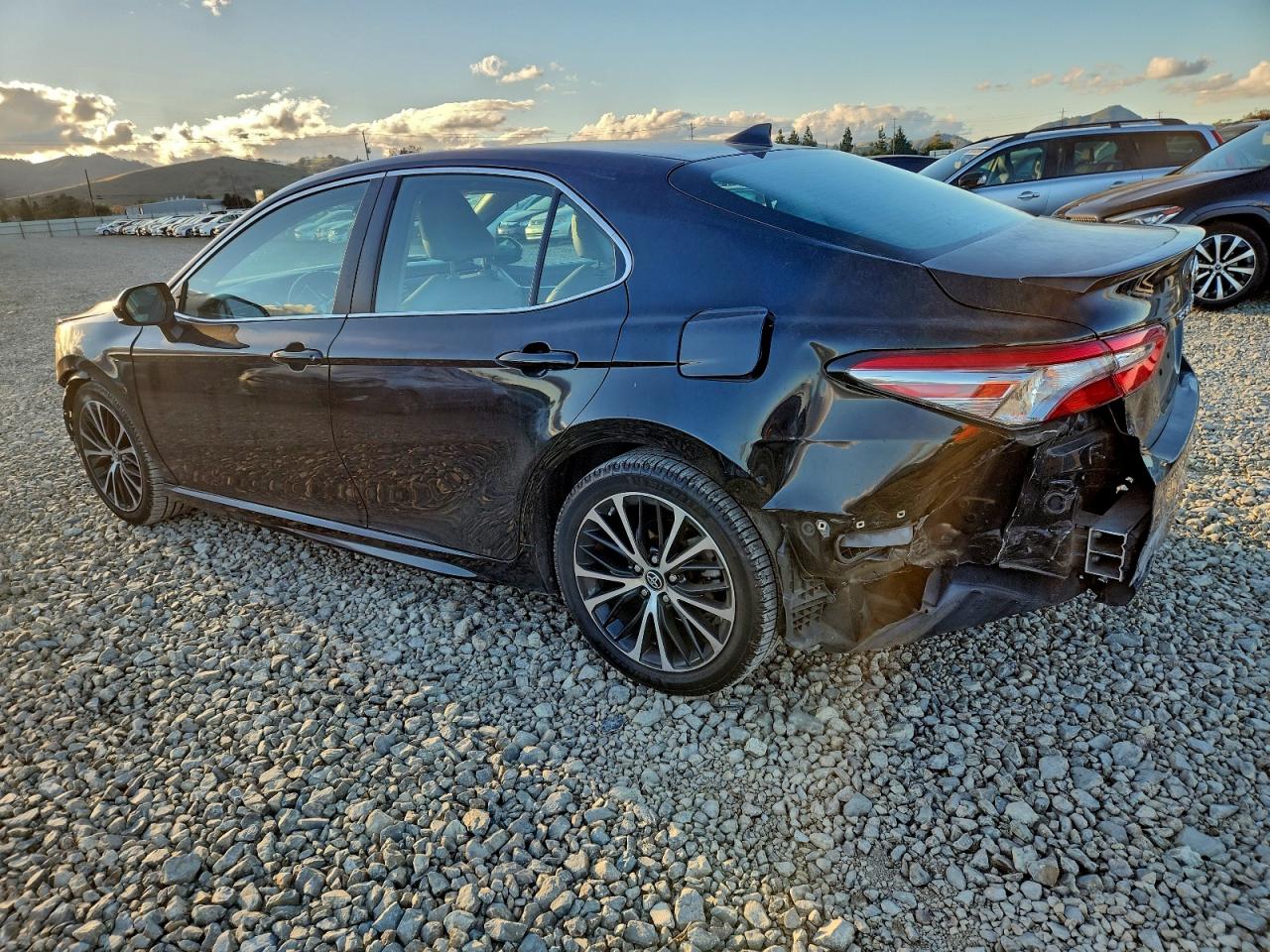 2019 TOYOTA CAMRY L photo 2