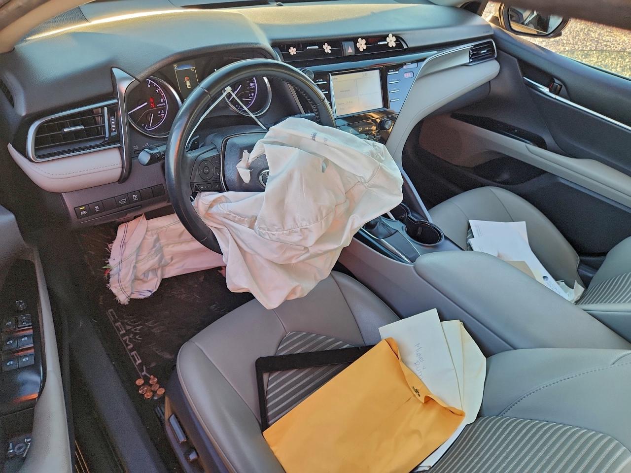 2019 TOYOTA CAMRY L photo 8