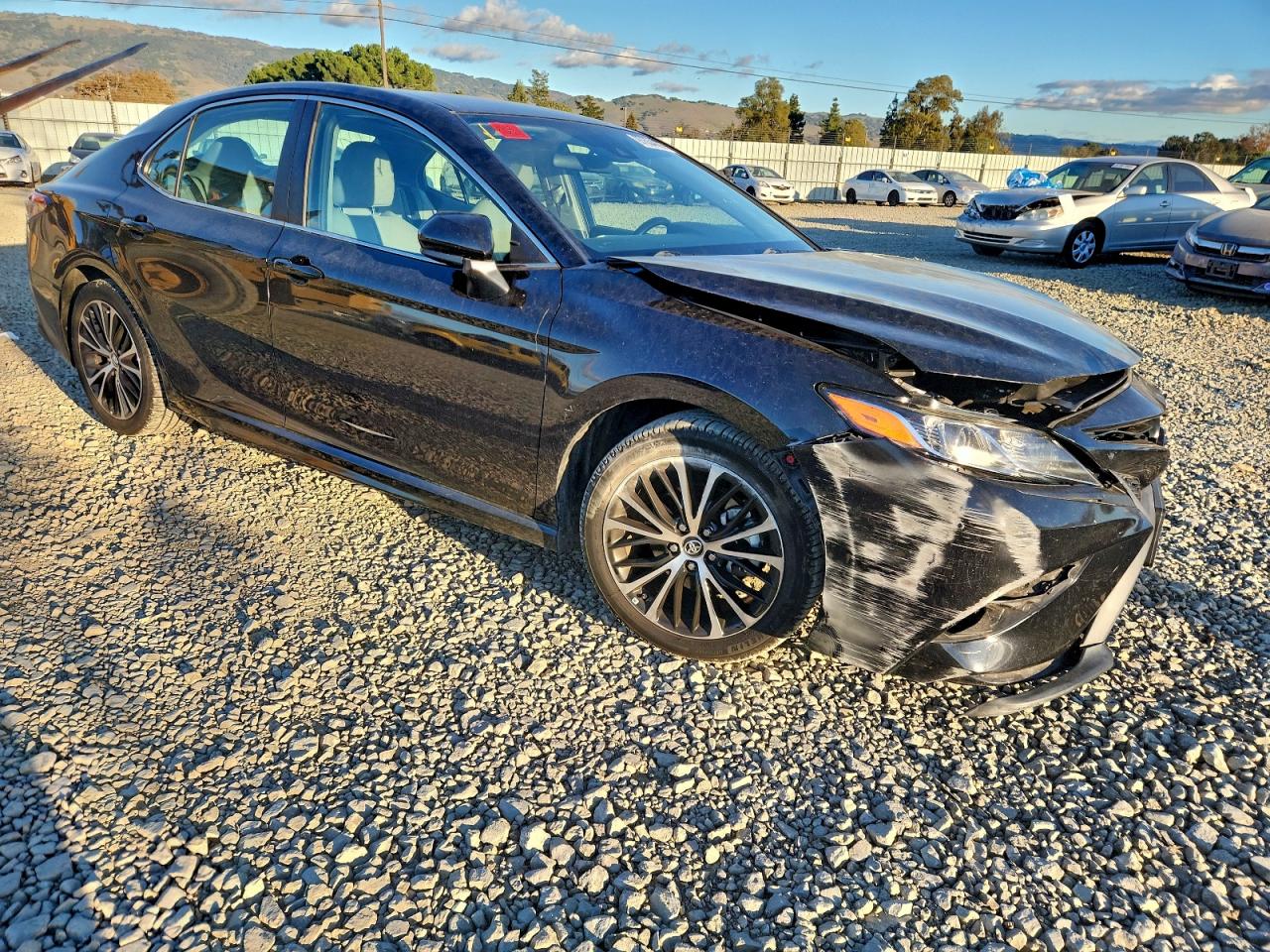 2019 TOYOTA CAMRY L photo 4