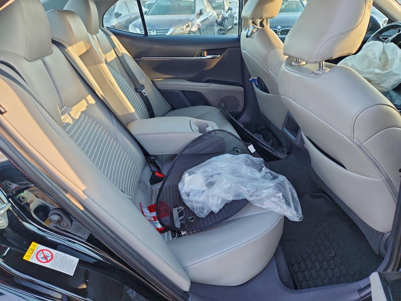 2019 TOYOTA CAMRY L photo 10