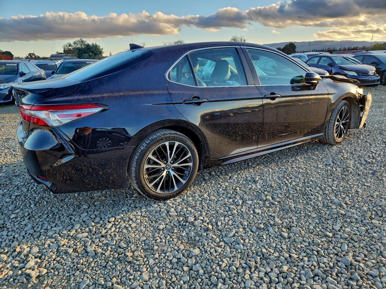 2019 TOYOTA CAMRY L photo 3