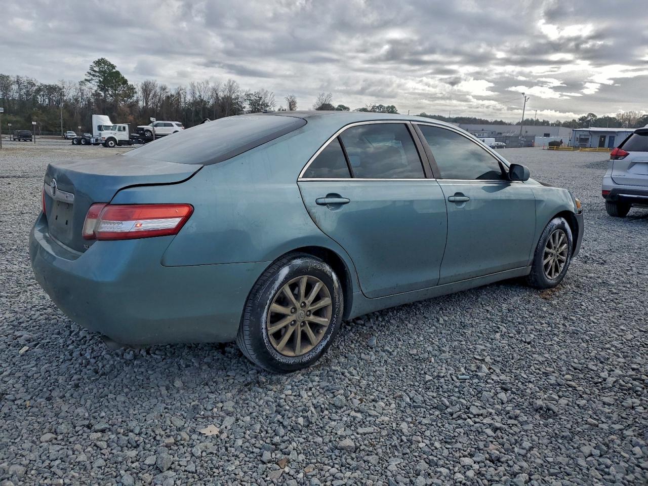 2010 TOYOTA CAMRY BASE photo 3