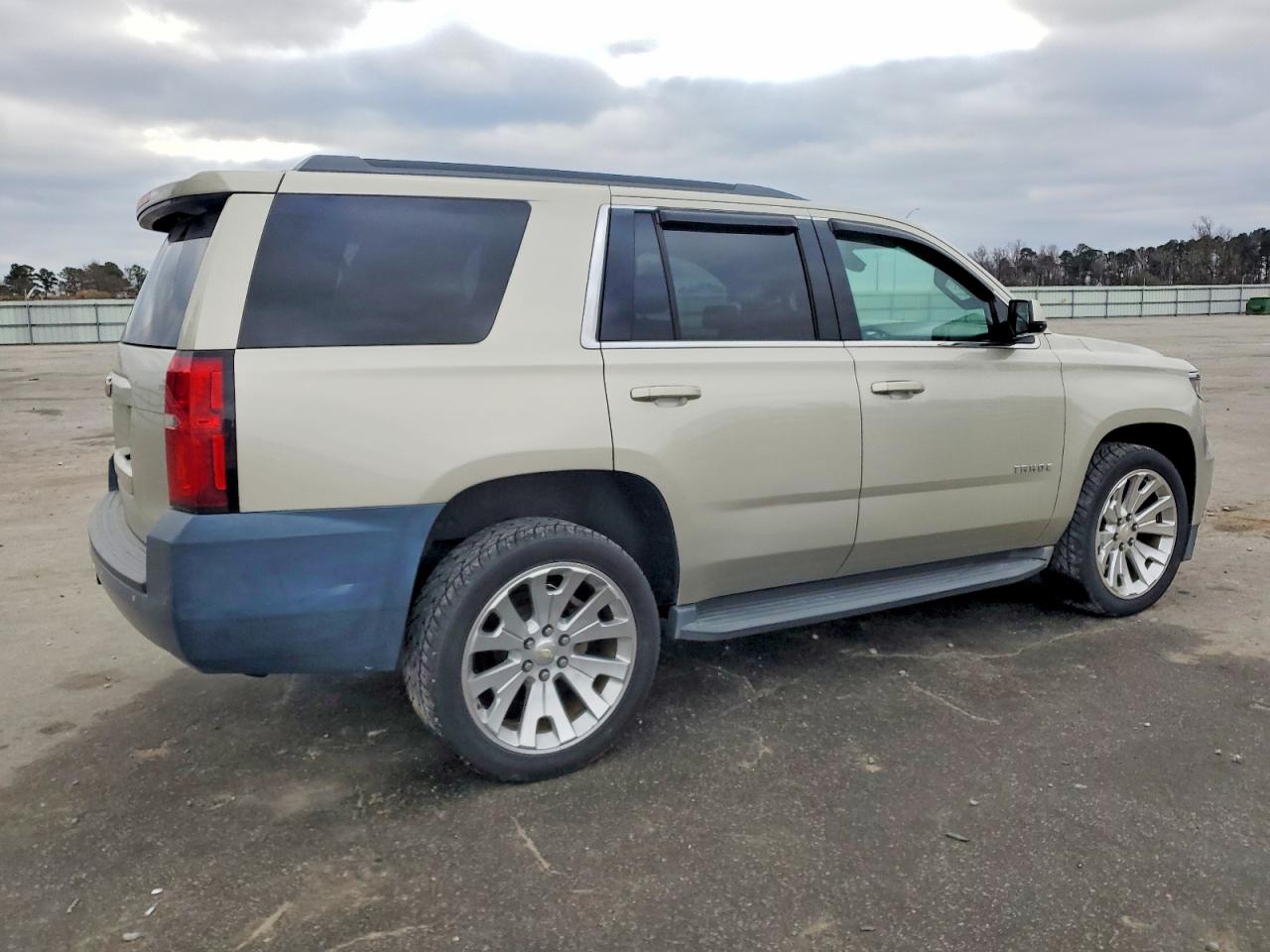 2016 CHEVROLET TAHOE K1500 LS photo 3