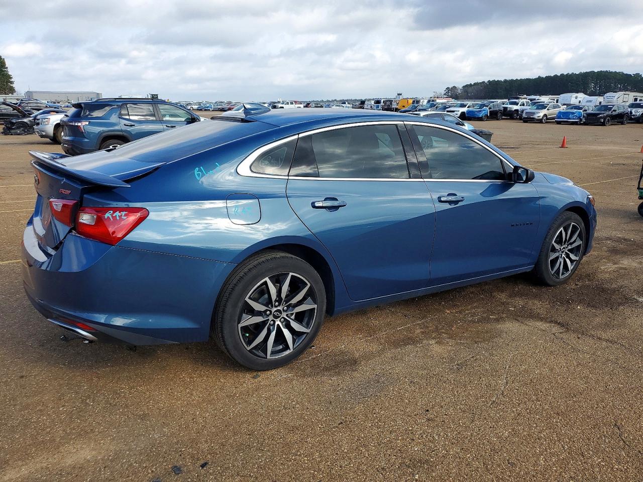 2024 CHEVROLET MALIBU RS photo 3