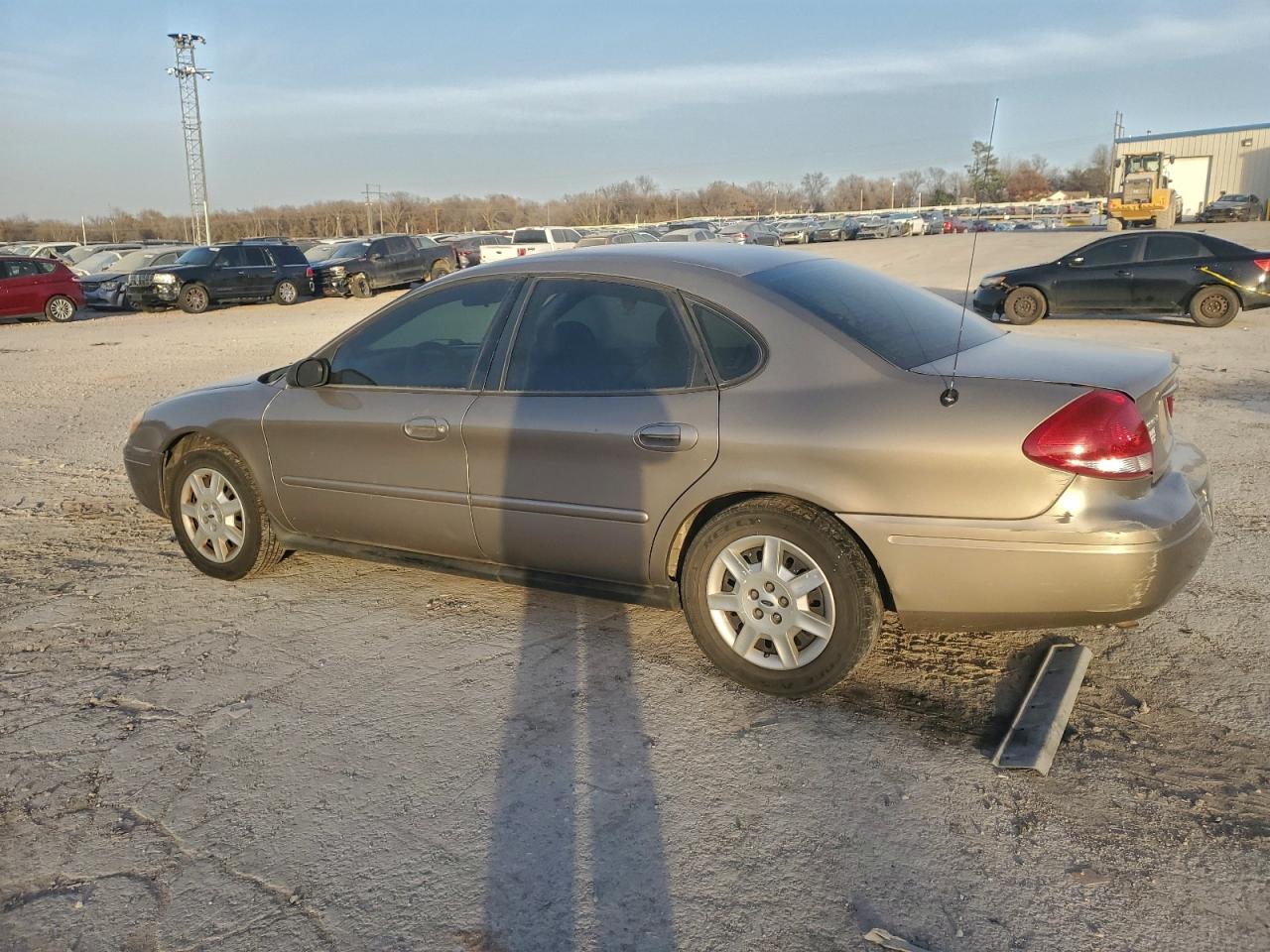 2007 FORD TAURUS SE photo 2