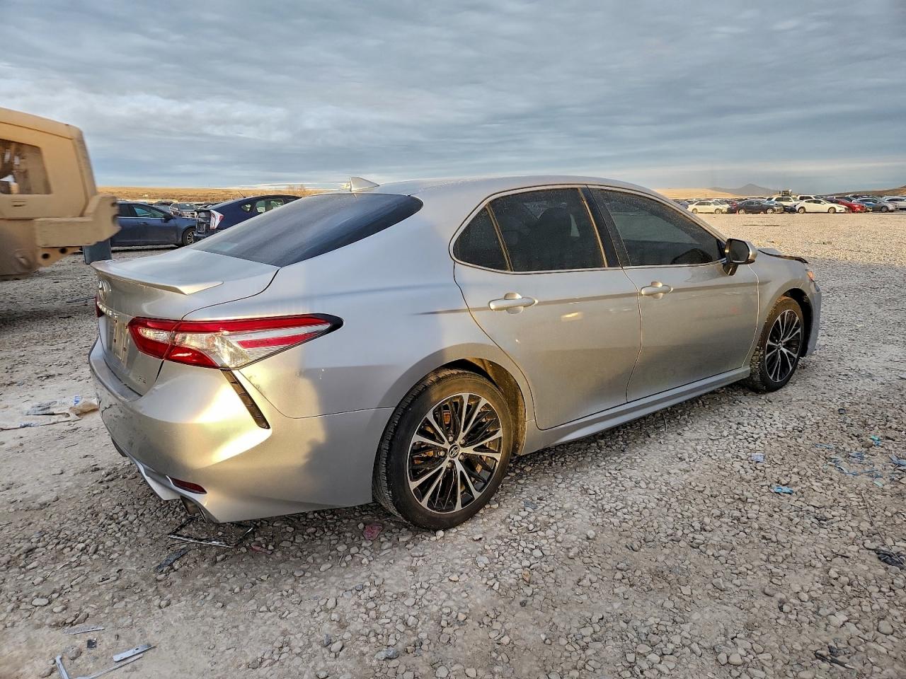 2019 TOYOTA CAMRY L photo 3