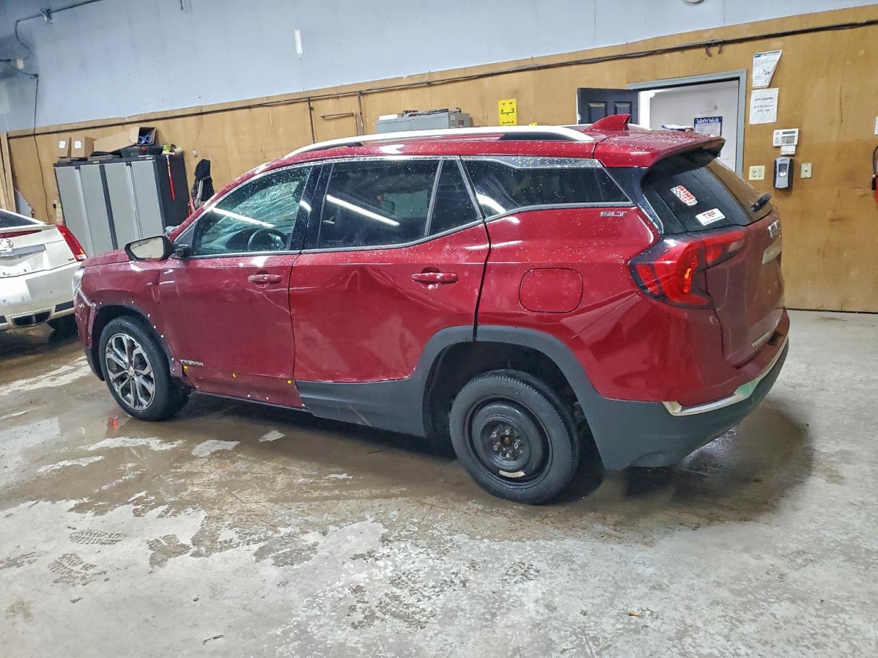 2019 GMC TERRAIN SLT photo 2