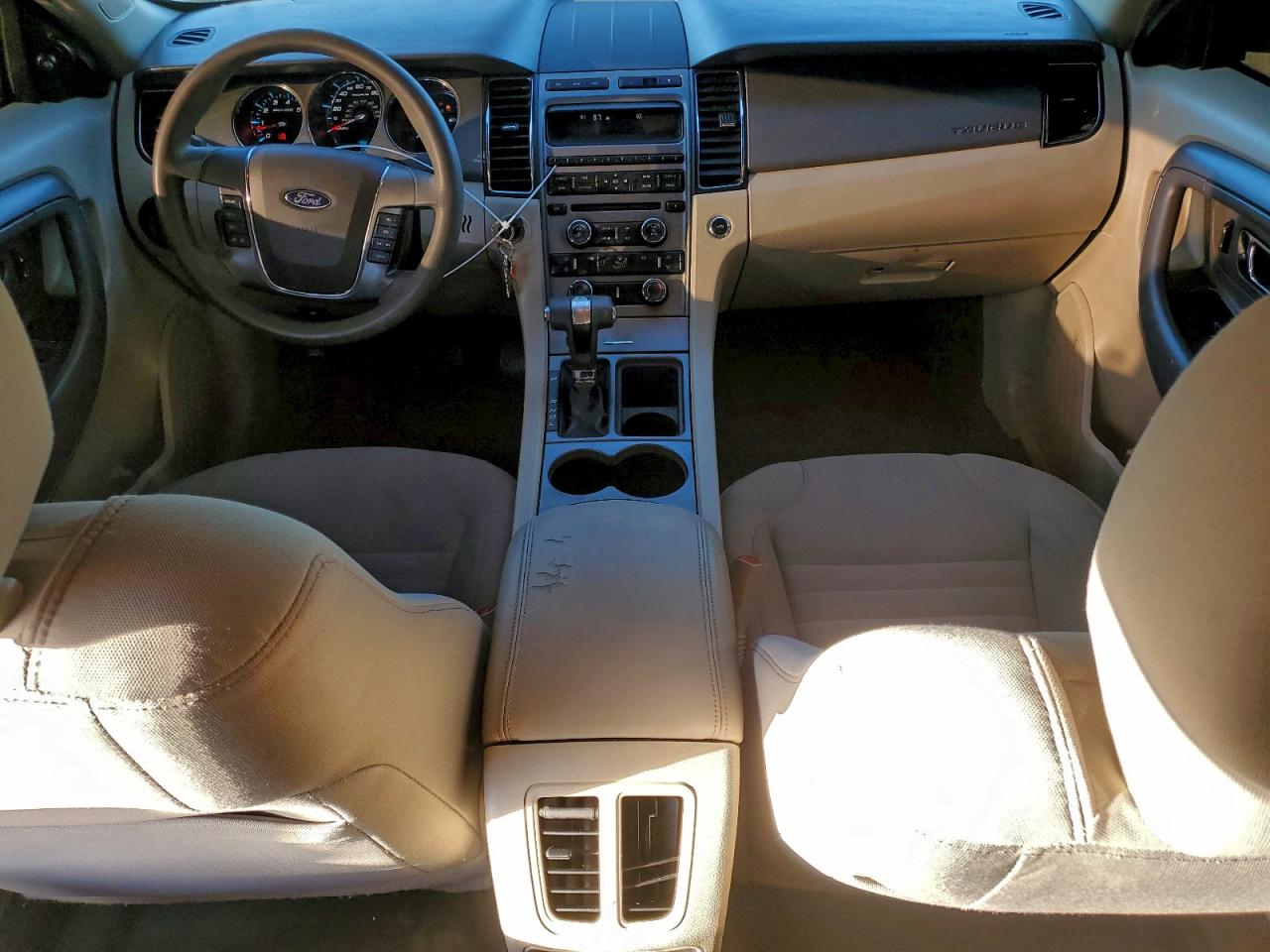 2010 FORD TAURUS SE photo 8