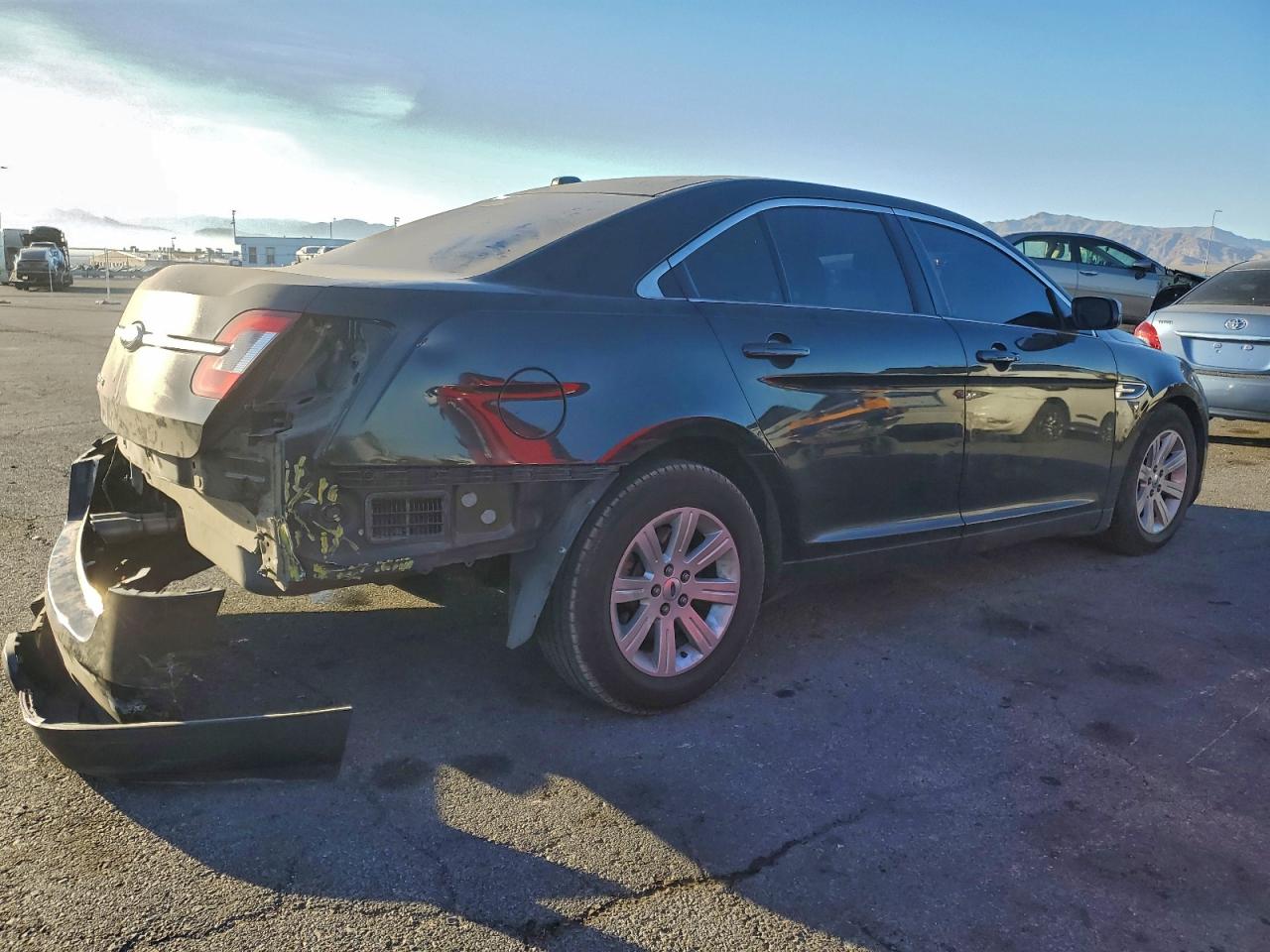 2010 FORD TAURUS SE photo 3