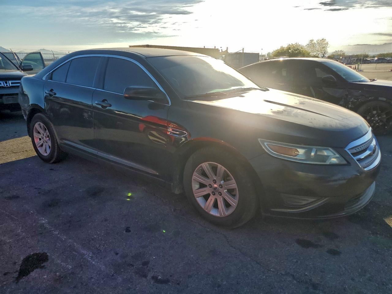 2010 FORD TAURUS SE photo 4